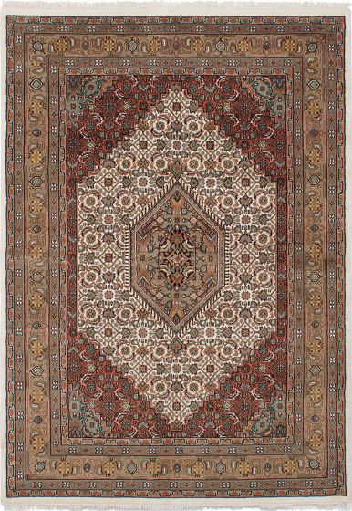 Traditional Ivory Area rug 5x8 Indian Hand-knotted 236091