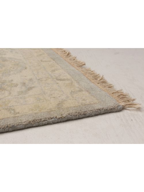 Indian Elysee Finest Ushak 6'6" x 9'11" Hand-knotted Wool Rug 