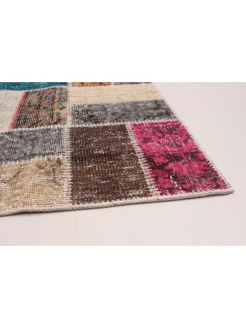 Turkish Yoruk 5'7" x 10'7" Flat-Weave Wool Kilim 