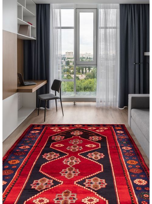 Persian Style 5'3" x 10'6" Hand-knotted Wool Rug 