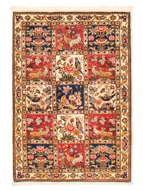 Persian Bakhtiari 3'5" x 4'10" Hand-knotted Wool Rug 