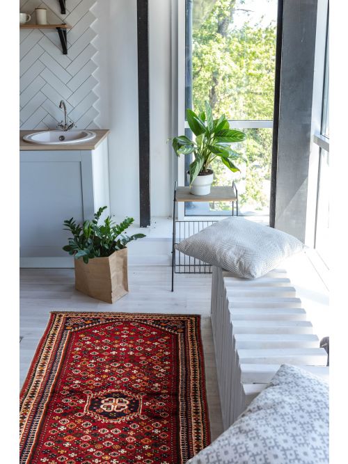 Persian Shiraz Qashqai 2'6" x 6'4" Hand-knotted Wool Rug 