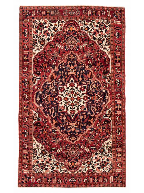 Persian Bakhtiari 6'7" x 10'4" Hand-knotted Wool Rug 