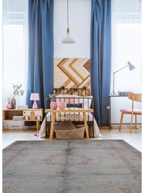 Pakistani Vibrance Hand-knotted Wool Rug, 188 x 267 cm