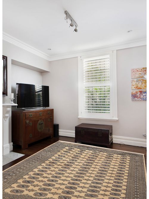 Pakistani Finest Peshawar Bokhara Hand-knotted Wool Rug, 183 x 259 cm