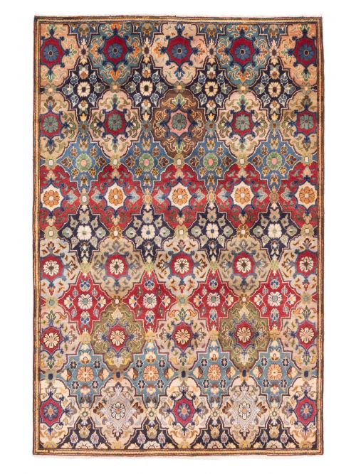 Tapis style persan 4'4" x 6'8" en laine