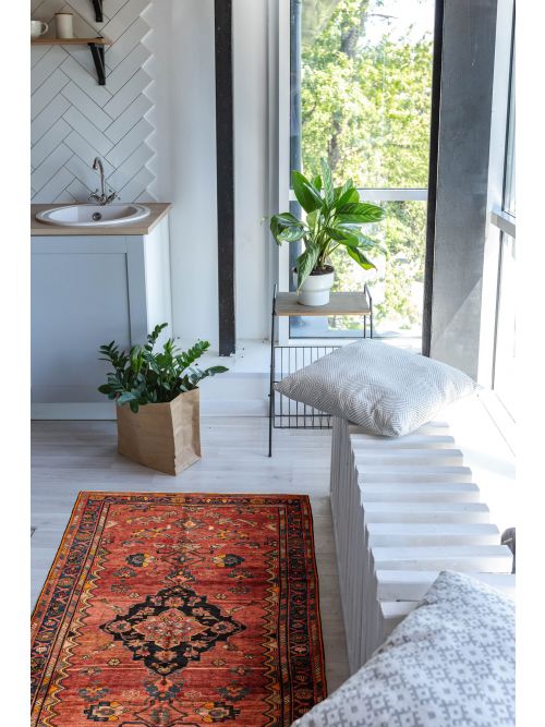 Persian Style 5'7" x 13'1" Hand-knotted Wool Rug 