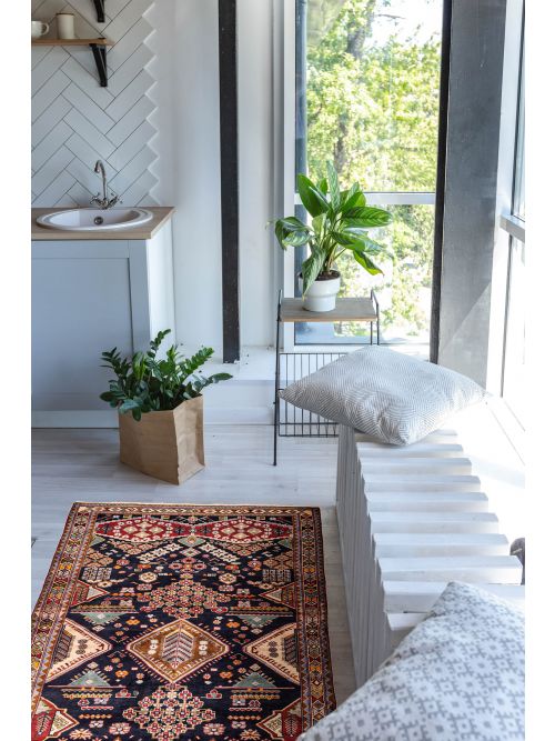 Tapis style persan 4'7" x 9'1" en laine