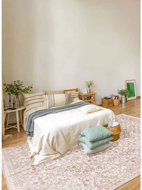 Indian Loreto 7'10" x 10'3" Hand-knotted Silk Rug 