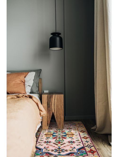 Persian Style Hand-knotted Wool Rug, 137 x 203 cm