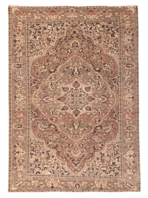 Turkish Antalya Vintage 6'8" x 9'7" Hand-knotted Wool Rug 