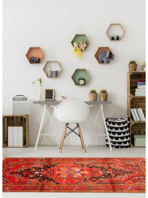 Persian Style 4'7" x 7'8" Hand-knotted Wool Rug 