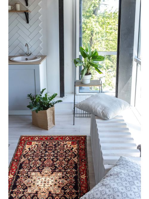 Tapis style persan 4'8" x 9'1" en laine