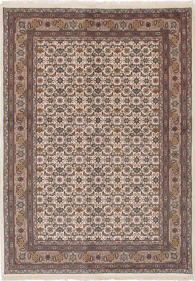 Traditional Ivory Area rug 5x8 Indian Hand-knotted 236439